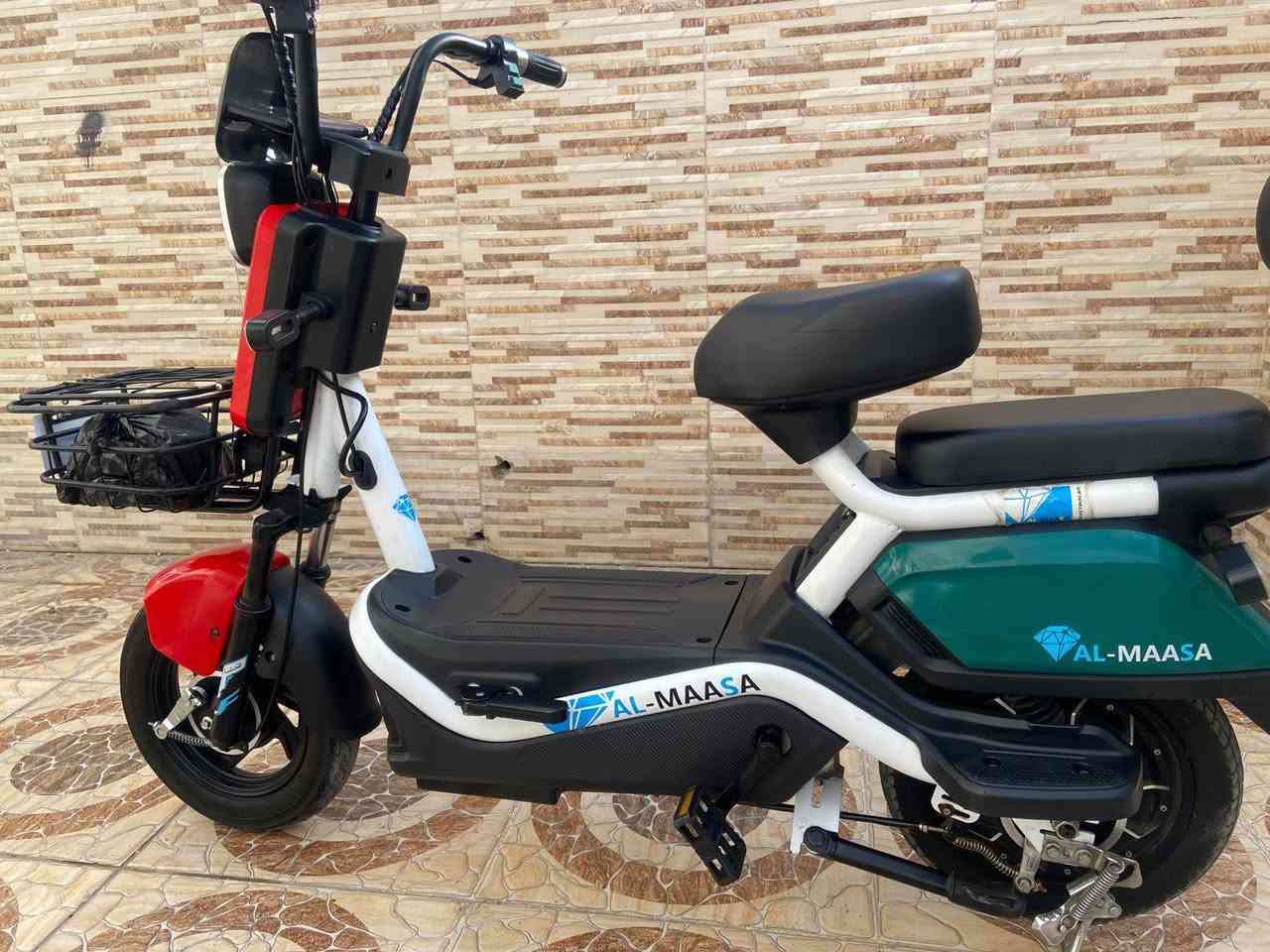 ماطور شحن أخو الجديد نوعية الماسه 4 بطاريات كبار وبشرط السرعه 60 تشغيل عن بعد شاشه  مكان أربيل سعر 225الف ومجال
***********
