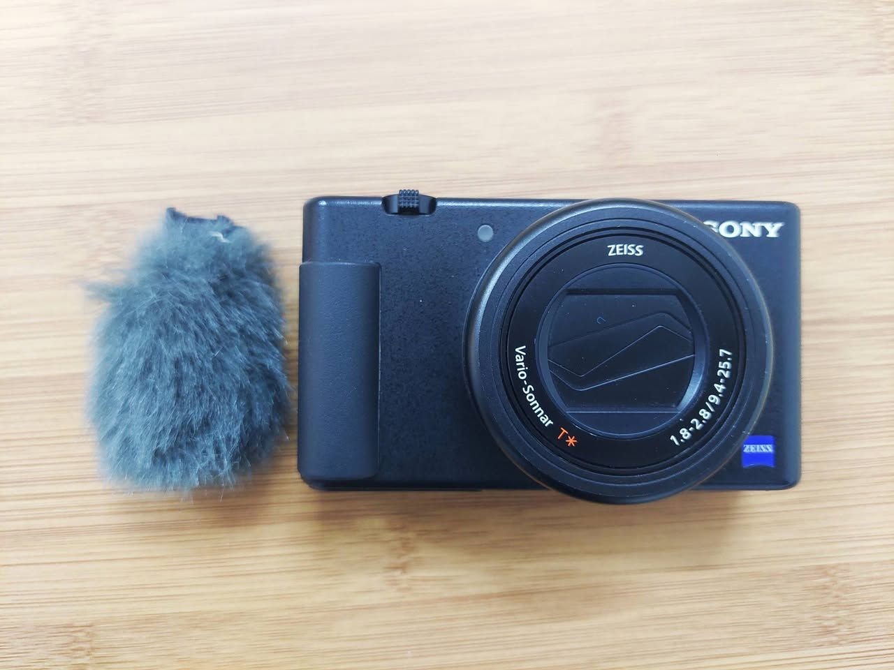 🟥 للبيع #ديوانية
كاميرا سونيZV 1 (المعرف لا يعرف)

شغاله شرط تفحص وتقتنع واذا تحب ادز الك فديوهاتها وصورها 

فقط خلل بسيط بالشاشة وليس بالتصوير هو اللون الابيض المؤشر عليه بالصورة (بالشاشة مو بالصور)

🟥 للاستفسار مراسلة الصفحة او الاتصال ويتوفر واتساب :
*********** 

فقط اتصال:
***********
