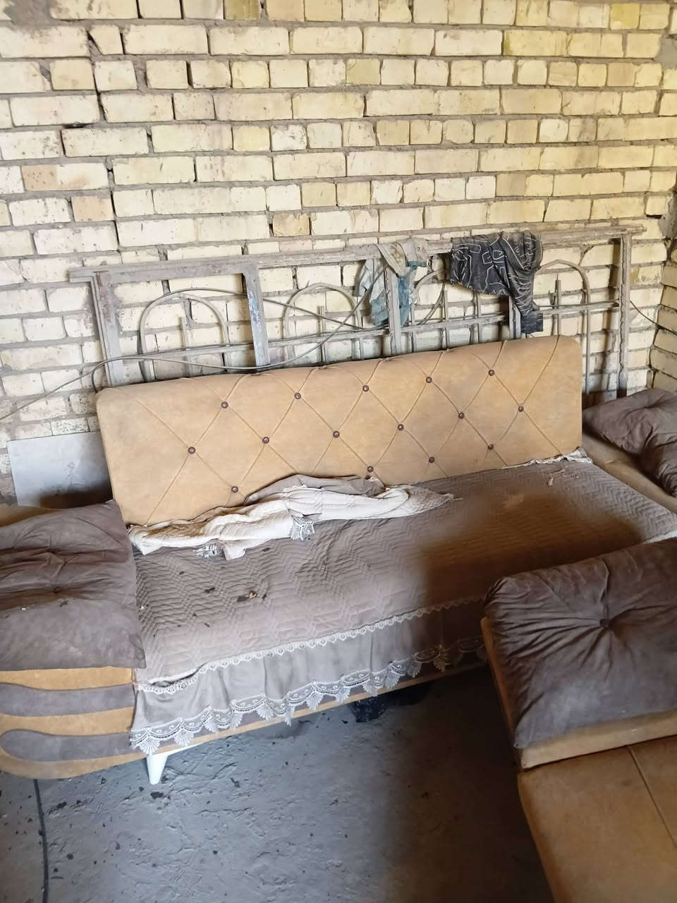 تخم للبيع السعر ١٠٠ قفل فحم  هذا كدامك العنوان دوره ابودشير ١٠ مقاعد  رقمي 
***********
