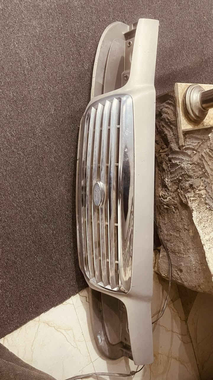 السلام عليكم للبيع كصة فورد فكتوريا متواجد ماسنجر وات ساب***********
