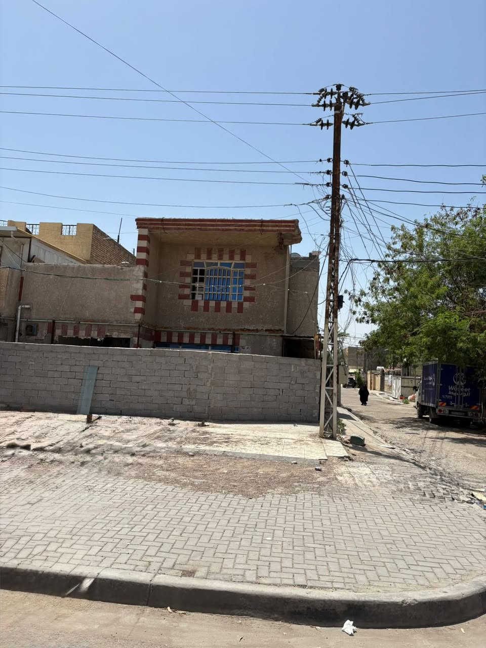 � بيت للبيع – فرصة استثمارية مميزة
📍 الموقع: الرافدين، قريب على شارع بيع مباشر (شارع عام – تجاري، ركن)
📐 المساحة: 150 متر مربع
📏 الواجهة: 10 
📏 النزال: 15 

✨ موقع مميز جدًا يصلح للاستثمار التجاري أو بناء محلات بسبب وقوعه على شارع رئيسي وركن.

📞 للاستفسار والتواصل (اتصال أو واتساب):
+964 790 168 7387


**إذا كنت صاحب هذا الإعلان وتريد حذفه لأي سبب، رجاءا أرسل رسالة إلى الدعم الفني**