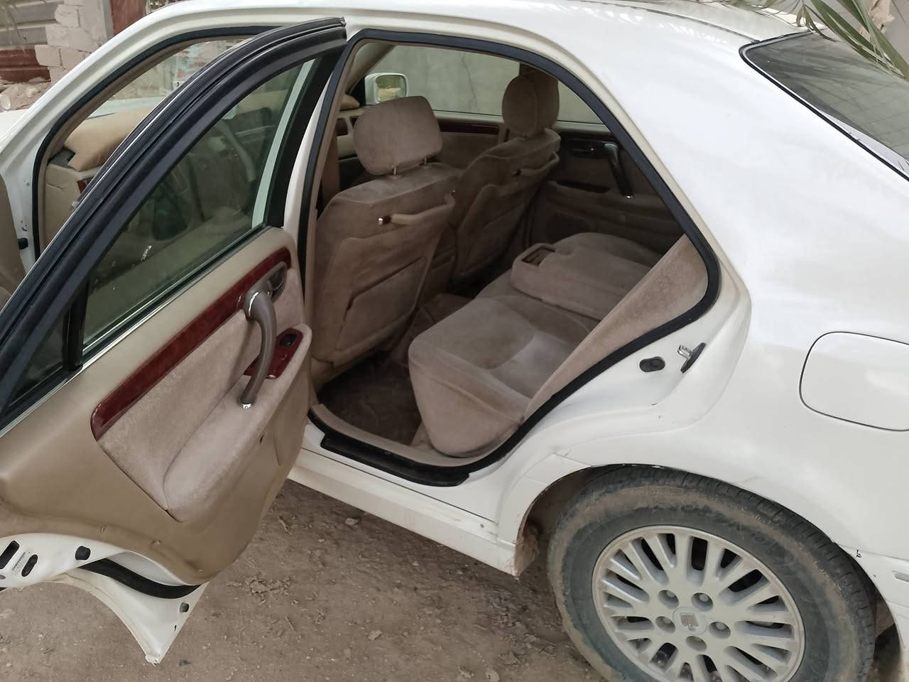 سلام عليكم
ملكه للبيع موديل 2003 
دكمه وحده كرستال 
السياره كصه جنطه 
مكان السياره المهناويه 
السياره عليها رقم بدون سنويه 
سعر السياره 37 ورقه وبيها مجال 
للاستفسار الاتصال على هذا الرقم 
***********
