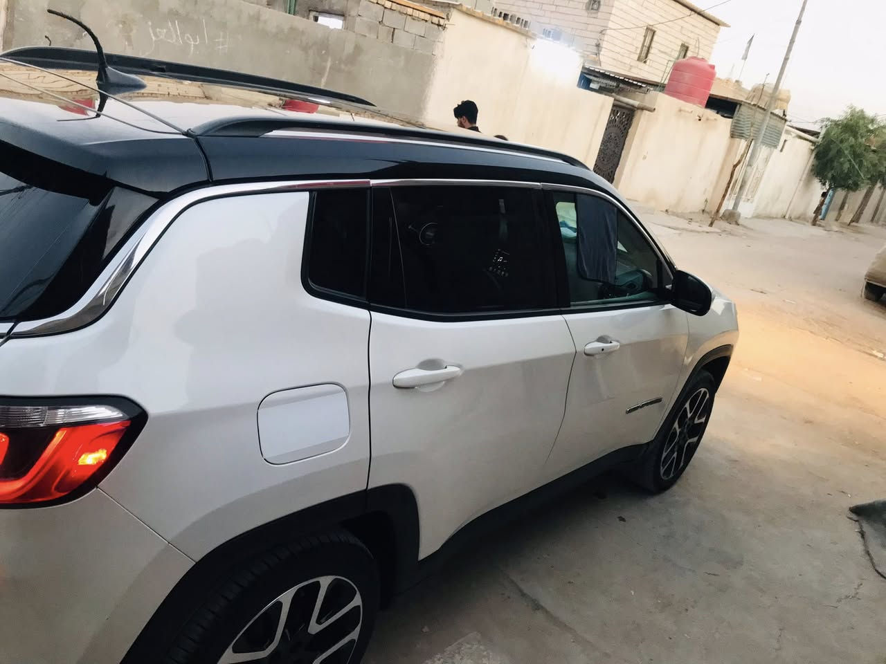 السلام عليكم
من رخصة الادمن 
جيب كومباس 
ليمتد 
موديل 2018 
ابيض صدفي 
تنتة وبانوراما 
شاشة جبيرة 
ابل كار بلاي
اندرويد اوتو 
رقمها بصرة 
سنوية نافذ 28 
رادار امامي 
حساسات خلفية 
تخم تاير 
حدادية زيرو 
كير مكينة خير من الله 
تدفئة كشنات وتبريد 
ستيرن تدفئة
كامرة خلفية 
كير 9 نمر
داخل جلد 
سيارة خير من الله 
ومامتعوبة ماشية 
111975ميل 
يعني 180 الف كيلو 
السيارة تقرير غرق تعمل وتسير 
السعر 145 
مكاني البصرة الزبير الشعيبة 
واتساب ***********
اتصال ***********
