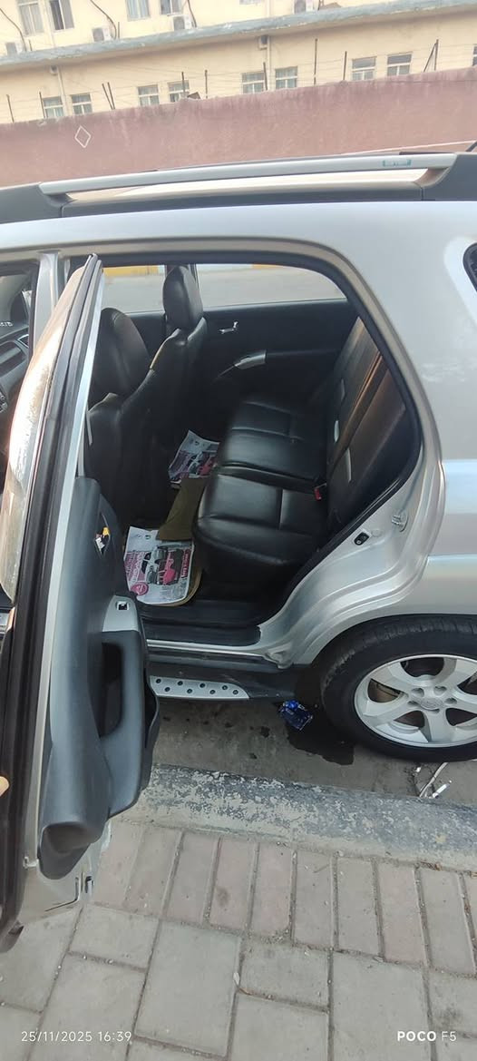 سلام عليكم سبورتج للبيع موديل 2009 
مال جناي رقم بغداد مشروع وطني 
السيارة باسمي تحويل مباشر 
السعر 120 وبيها مجال
مكاني بغداد
***********
المواصفات

مكينة نظيفة 2000c دوش
يدات الباب والسستم نيكل 
فتحة سقف
حساسات خلفية
تحكم تبريد بيانو
مري شفط
تدفئة كشنات
تحكم استيرن ومايك
نظام Abs يعني اربع دسكات
دبل صالنصه
مواصفات كير عادي و اوتو 
تقفيل ذاتي
زجاج السائق auto ضد لمس اليد يعني ترجع تنزل
جكها و حتى السبير السياره جدا نضيفه
ماشية 182000km
 وتبريد منظومه جديده ثلج وتدفئة
بيها بارد بسيط باب السايق صفحة الجاملغ  فقط
وسونار موجود
