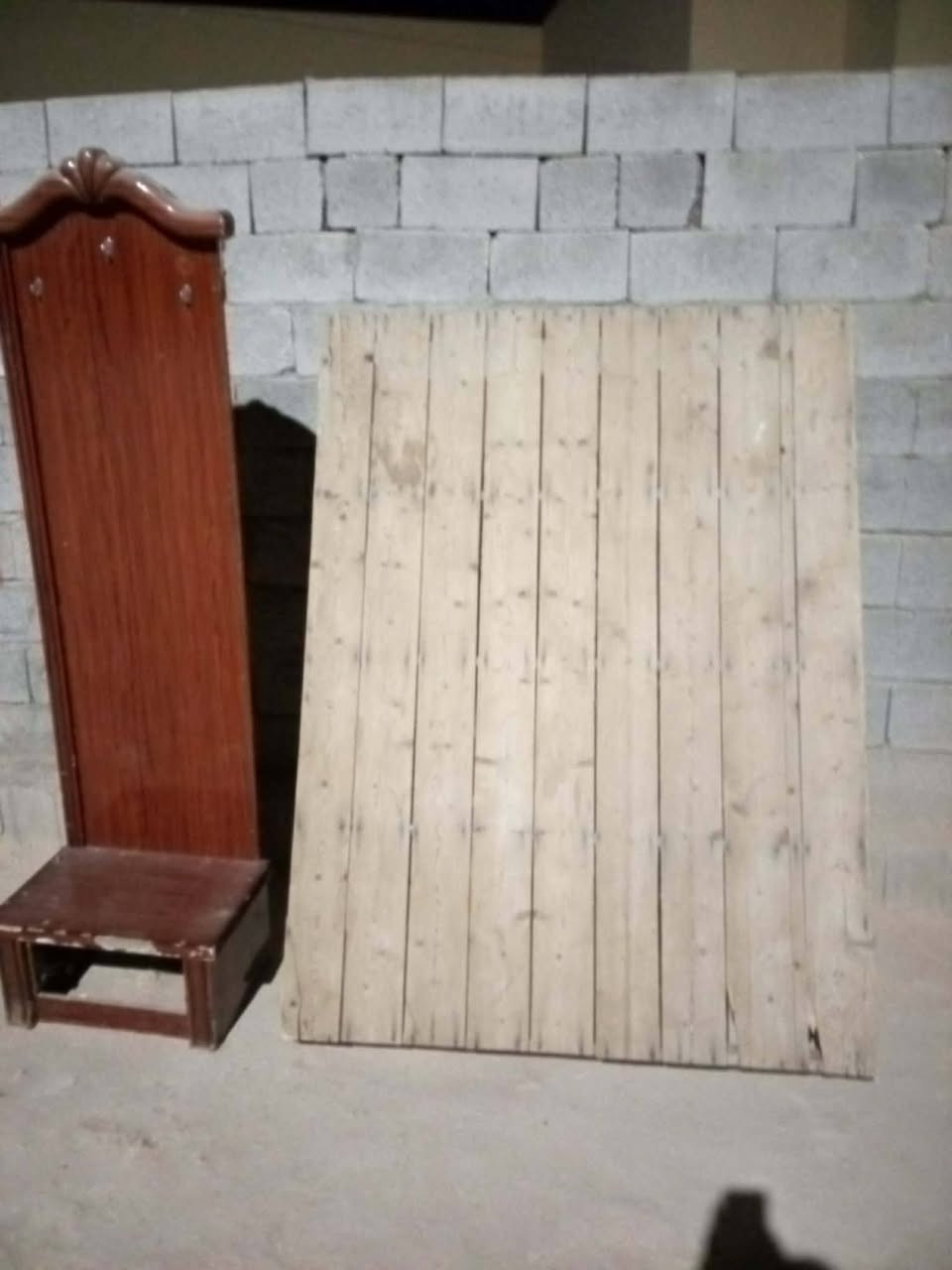 السلام عليكم يوجد كنتور اربع بوب مع زاويه وجربايه نظيفه السعر الكل 100 الف ولحد يكول بيه مجال الخاص مفتوح او الاتصال علا الرقم ***********
