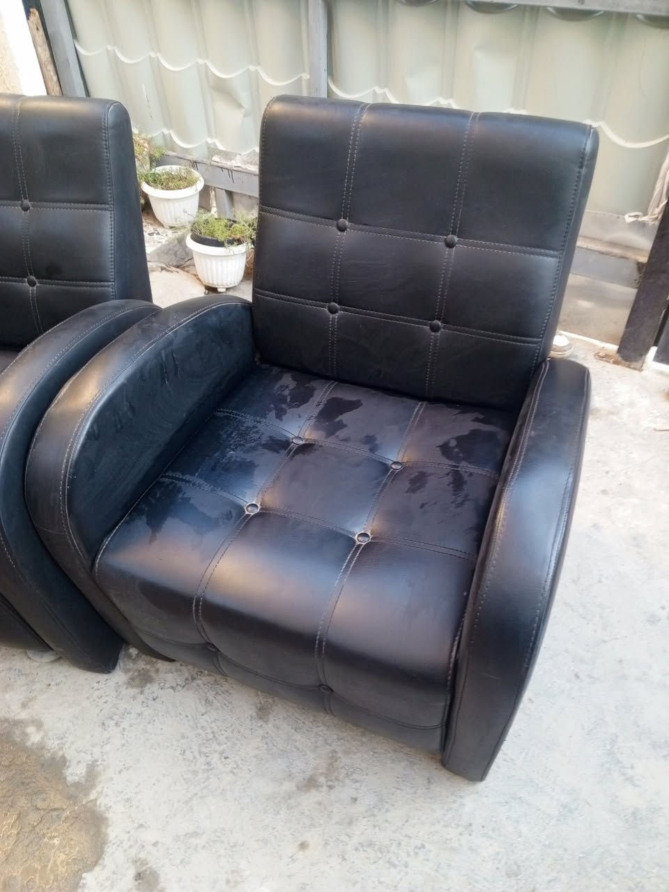 نص تخم للبيع مكاني الشعب 100 وبي مجال الاستفسار 
***********
