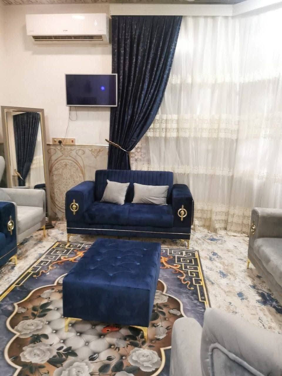 بسعر رخيص
الى الراغبين بشراء،منازل لخدمه الزوار،او الزيارات 
هذا البيت يفيدكم بموقع قريب من االشارع ومميز ومنطقه هادئه جدا مع جيران زينين كلش
التفاصيل:
★بيت ١٠٠م واجهه 6  نزال17 يباع مع الاثاث او بدونه
 ☆طابو زراعي سند ٢٥ 
‘يحتوي على مدخلين مدخل للاستقبال ومدخل للمطبخ
* الاستقبال مساحته4×5
●و المدخل الثاني اليدخلك عالبيت (الممر )مساحته متر ونص 
- وصاله 
- ومطبخ 
- وغرفة نوم كبير3×6 
- وصحيات داخليه وخارجيه 
- بناء كونكريت مسلح الابواب خشب تزكام والارضيه بورسلين اسباني
بناء جناي مو سوگي باني ع ايدي ومامبيوع لاي شخص 
* يبعد عن  الشارع العام مال مدينه الزائرين 150متر فقط 
انتبه الشارع العام مو شارع الفرعي عن الشارع العام150متر
(طريق الحلة سيد سماعيل ) 
*عمود 143 
 تحويل مباشر من المالك
*كربلاء قرب مدينة زائرين يبعد عن الامام الحسين5دق بسياره  يصلح للسكن او حسينيه للزائرين
 السعر 55وبي مجال
اغاتي اذا اتصلتو وماكو رد اتصال 
معناها راح تحصلوني واتساب 
***********
