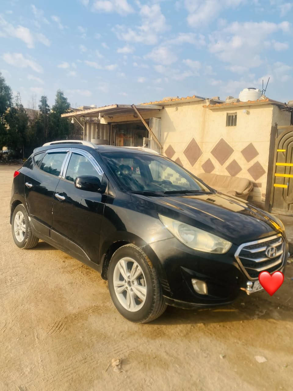 سياره توسان موديل 2011للبيع رقم ديالى  محركه2400 بيها ثلاث قطع  رقم أنكليزي السعر118وبيها مجال مكان السياره كربلاء المقدسه  الاستفسار اكثر الاتصال ع رقم***********
