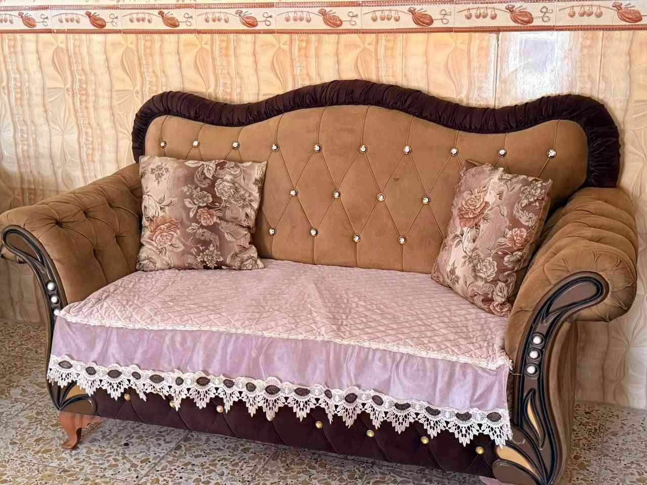 تخم عشر مقاعد اخو الجديد  سعرة 650 
بردات قطعتين القطعه طول 3 والعرض 2 متر سعر50
بوفيات عدد 2 
الصغيرة متر ونص ب35 الف
والكبيرة 3 مترات 60 الف 
الاسعار كلها بيها مجال للشراي


**إذا كنت صاحب هذا الإعلان وتريد حذفه لأي سبب، رجاءا أرسل رسالة إلى الدعم الفني**