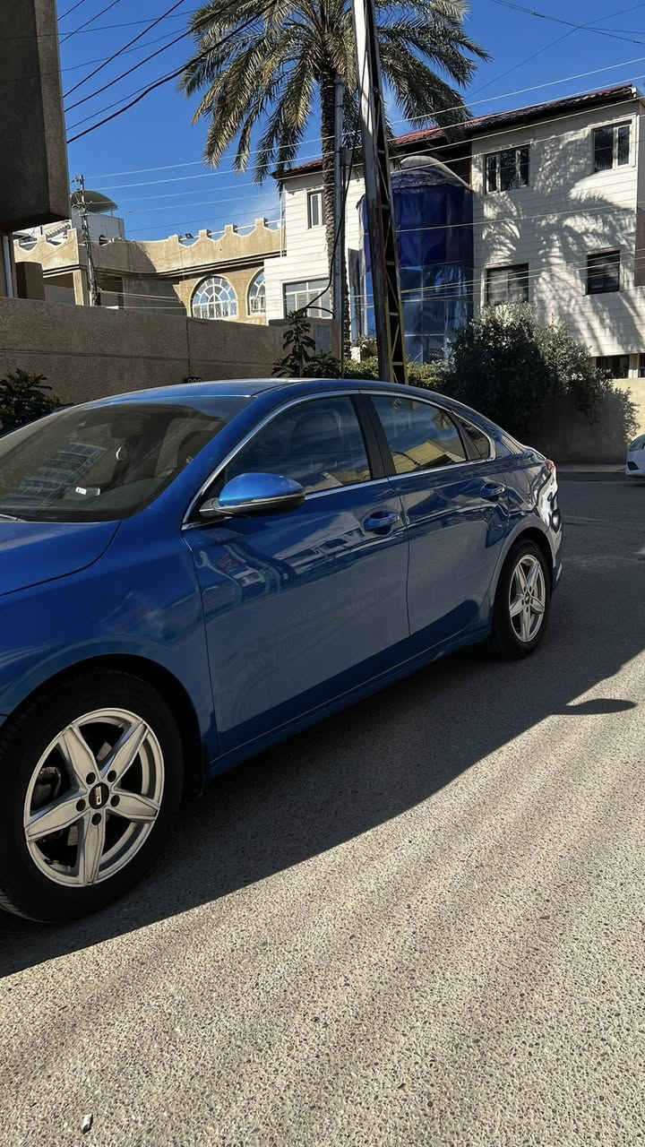 فورتي 2021 للبيع EX 
محرك 2000 دوش 
رقم بغداد 
ماشيه 80,225 km 
مواصفات السياره 
- رادار امامي 
- تحديد مسار 
- توقف ذاتي 
- بلاجكتورات 
- تبريد قطعتين 
- ثلاث وضعيات قياده 
- تدفئه كشنات وستيرن 
- شاشه كاربلي 
- شاحن وايرلس 
- تخم تايرات جديد برجستون 

ضررها  بنيد  و اريرباك ستيرين ودشبول
بدون  اي دواخل حتى البراكيت بلادي ممتضرر وراديترات بلادية. 
ضرر بالعراق حادث جاملغ ايسر وبنيد   واقل الشبر  من تكمة جامة الامامية ( رجع عليه البنيد 
وصوره موجوده 

ويبقى فحص السياره 

مكان السياره بغداد السيديه 
السعر 13,800$ 
وبيها مجال بسيط لخاطر الجيه
***********
