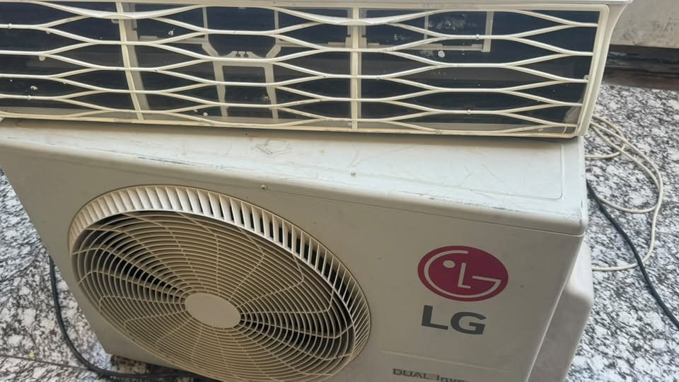 السلام عليكم سبلت LG انفيرتر تحكم طنين اصلي تايلنديكامل مناقصه شي اخذه وشد وشبع بروده سعره 500 للاستفسار ‭***********‬
