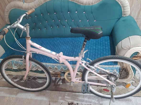 السلام عليكم. بايسكل بالة ماركة كوري حجم 26 فول المنيوم خفيف جدا يطبگ يعني يصير بصندوق السيارة سرعات مختلفة أطارات واچواب وسرج طبي جديد غير مستعمل نهائيا جاهز نظيف جداا يمكن تنزيل السرج والسكان للاطفال والنساء.
السعر 150 بيه مجال مع العلم مكلفني 200 لكن ادور حجم كبير . ممكن مراوس بحجم اكبر فريم عالي 

مكان الكوت / 

اسيا ***********
زين ***********
