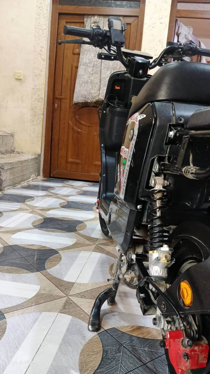 دراجه شحن R8 دراجه نضيفه وقويه وسريعه 5 بطاريات 3 نمر السعر 350 وبيها مجال العنوان ديالى ناحيه كنعان رقم ***********
