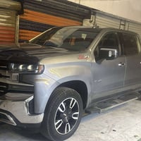 سلفرادو ٢٠١٩ z71 فول موصفات حادثها جاملغ وبنيد  وبيها تعمير مكان الحدا...