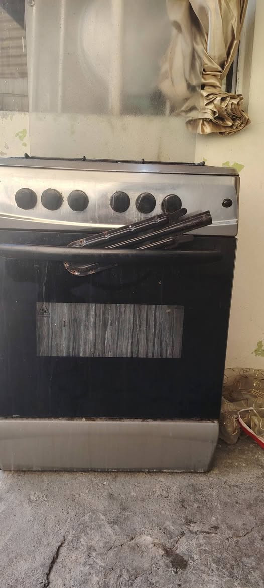 طباخ للبيع مستعمل
اربع عيون وحده منهم عاطلا 
والفرن الداخلي شيش مال غاز مكسور التصليح غير مكلف 
السعر 50 وبي مجال 

مكان موصل حي القدس 

رقم الهاتف 

***********
