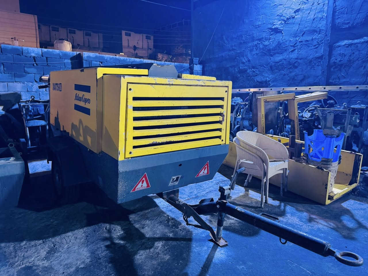 السلام عليكم كمبريسر هواء اطلس 186للبيع دخول جديد ***********
