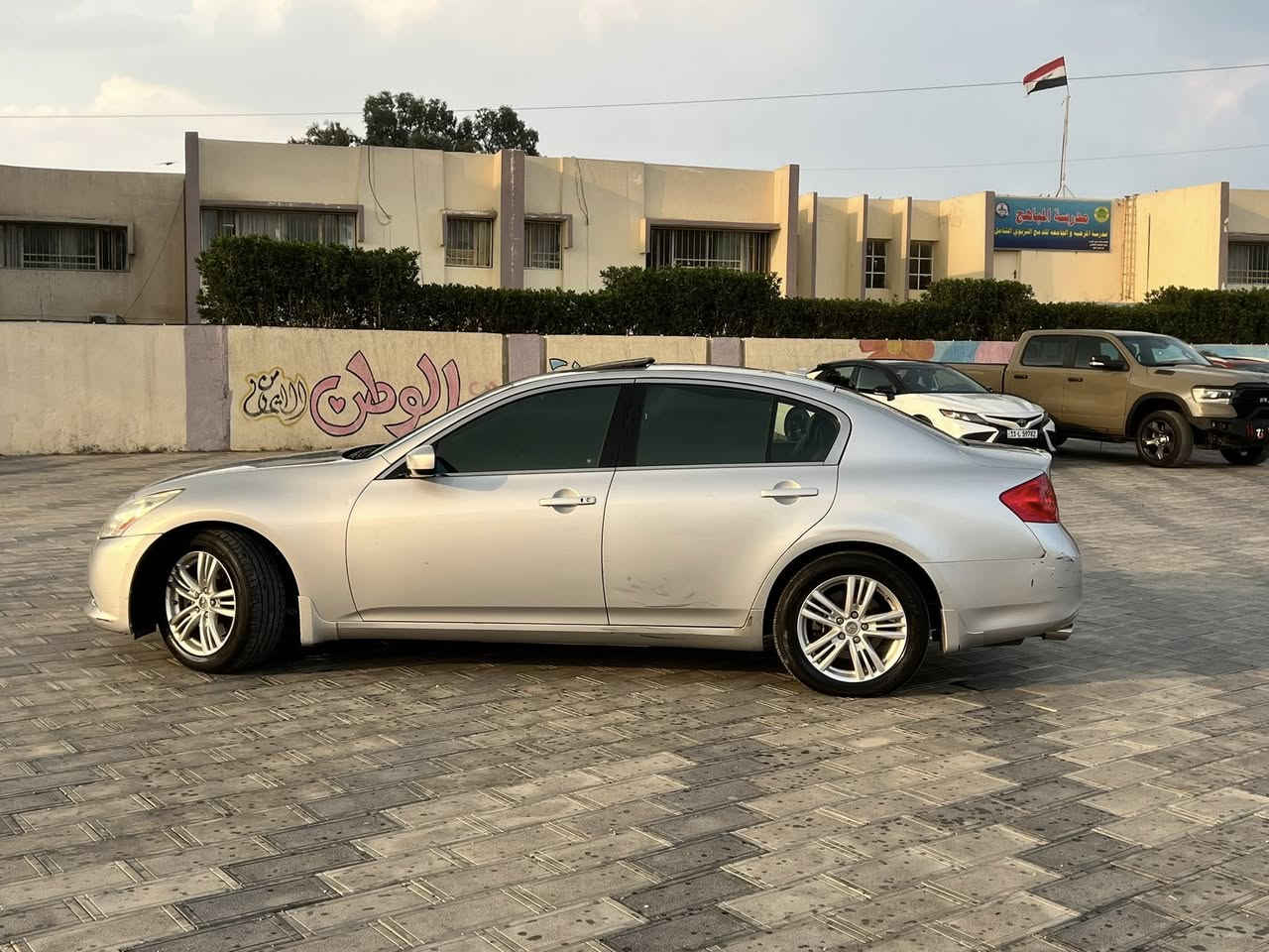 انفنتي جي للبيع
‏G37x 2012
السيارة فور ويل محرك 3.7 
وارد امريكي ممشى السيارة 68 الف ميل 
السيارة (بدون حادث بدون غرق ) *يعني ما ملعوب بلظفاير مالتها كلها بلادية*
السيارة حادثها حالوب مثل ما مبين بالصور ومبدل بيها بنيد فقط للجمالية وبنيدها القديم المحولب موجود سليم ١٠٠٪؜ 
ووضعية البدي مبينه بالصور 

مواصفات الانفنتي g37 المعروفه 
شاشة لمس مو العادية - داخل جلد -كشنات كهرباء مع خزن ميموري - ستيرن متحرك كهرباء  - تدفئة مقاعد - فتحة - كامرة وحساس - نظام سماعات bose 

السيارة بدون نقص باتري جديد بور ستيرن جديد داينمو 
جديد و تبريد شغال كاملة السيارة

مكاني بغداد 
للبيع سعر ١١.٠٠٠ $ وبيها مجال بسيط 

***********
 واتساب و اتصال
