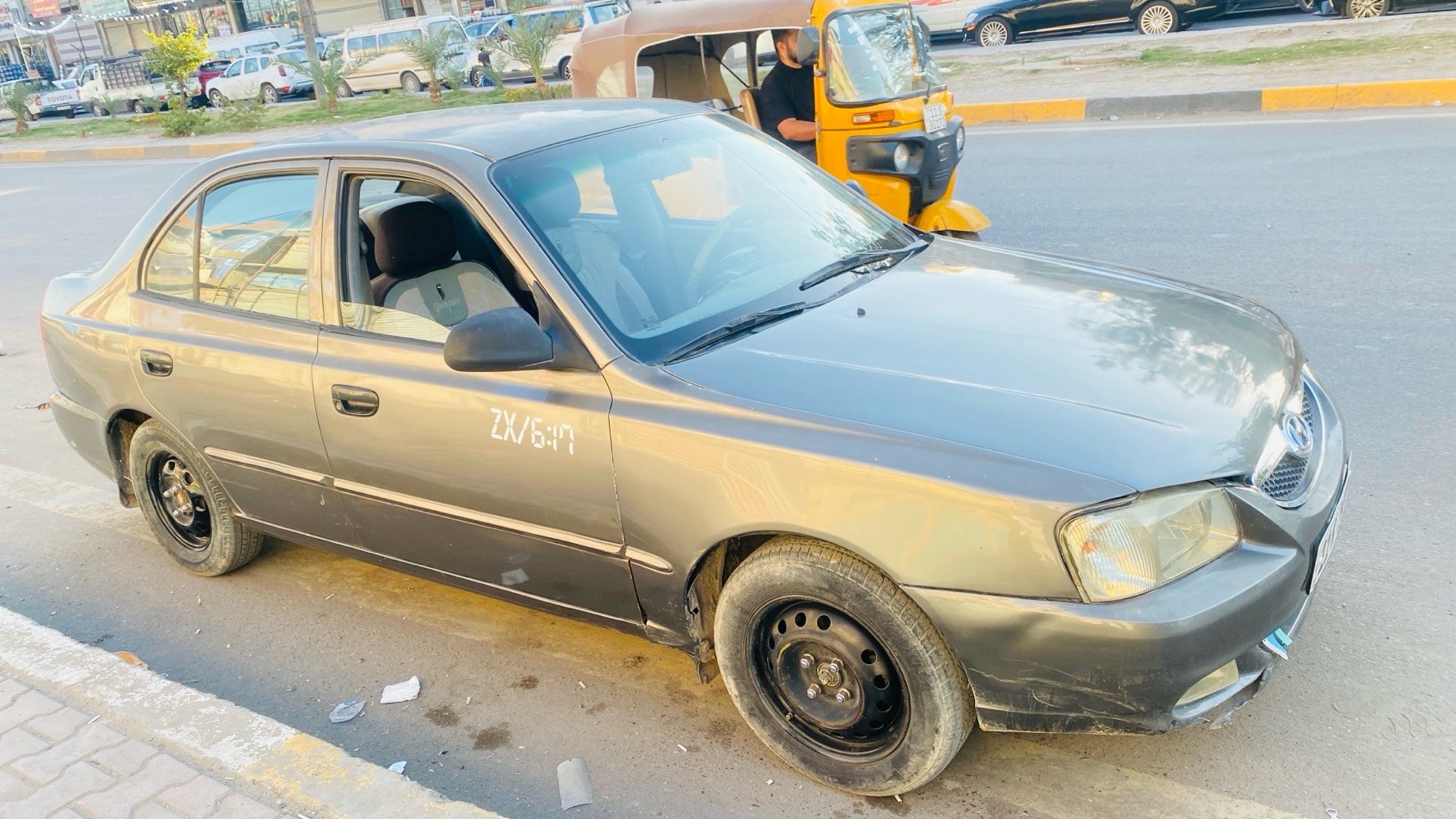 فيرنا.  اكسنت. 2002. مصبوغه. حزام.  كير. ومحرك. مكفول.  مكان. الشعب. ***********
***********