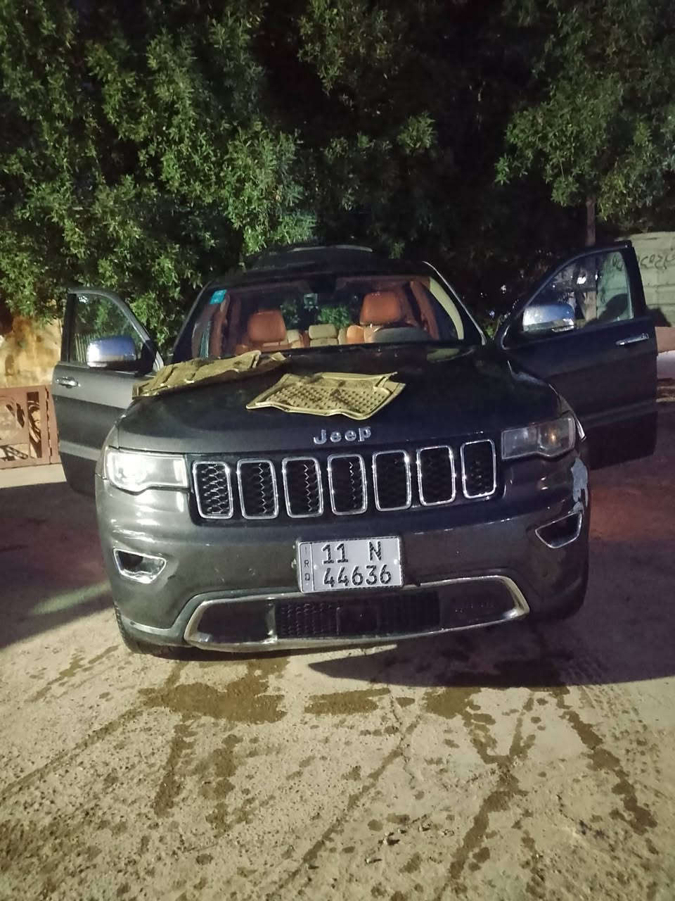 سلام عليكم

جيب كراند شيروكي V6, 3600 , 4X4
موديل 2017
فول مواصفات 1/1
المواصفات :- .
كشنات كهرباء
كشنات الامامية كهربائية + تدفئة تبريد
شاشة 8 انج
داخل جلد
مري حراري
اشارة بالمري
حساسات امامية خلفية
نشغيل عن بعد، اطفاء عن بعد صندوق كهرباء
تخم تاير جديد
3 وضعيات للقيادة :-
Sport نضام
ECO نضام

Normal نضام
المصابيح الامامية متفاعلة مع LED نهاري 

المصابيح الامامية

نضام خاص للطرق الوعرة

نضام صعود الجبال

تدفئة ستيرن

وضع الفرامل الخلفية الالكترونية ( توقف ذاتي عند الرجوع )

مكاني بغداد الأمين 
رقمي ***********
***********
السعر 148بيهة مجال للطيبين
علما سيارة مصبوغة عام حادث داخلة غابة مطخطخة
