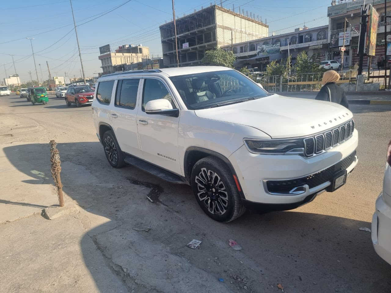 السلام عليكم ورحمة الله وبركاته للبيع جيب وواكنير موديل 2024 السياره فول مواصفات عدا الفتحه سياره جديده وضررها خفيف ومبدل بقطع اصليه  ماشية 30الف عنوانها بغداد البياع السعر 315$ وبيها مجال للاستفسار ***********
