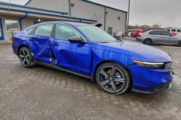 السلام عليكم شباب هوندا اكورد 2024 وارد امريكي
‏Honda accord hybrid sport 2024. 

       حجم المحرك : 2000 sport هايبرد

ضرر السياره :موضح بالصورة
        
حالة اليرباك : بردة وراجعة

المسافه المقطوعه : 12الف

#مواصفات

• مكينه 2000
• شاشة كبيرة
لون السياره :ازرق
•فتحه
• كاميرا خلفية 
•3 انظمه قياده
• كرسي كهرباء  
• رادار امامي
• مانع تصادم
• محدد مسار 
• تصحيح مسار
• شفتات بالستيرن
• مثبت سرعة
• مانع انزلاق
• دخول ذكي 
• إنارة ترحيبية
• هاندبريك كهرباء
•لايت عدسات زينون
• نظام اوتو لايت Auto
• لايت العالي زنون 
• حساسات مطر 
• حساسات دخول الإنفاق
• حساسات ضغط هواء الإطارات
• أوامر صوتية
• 3 أنظمة قيادة (eco, ev, sport)
• بلوتوث
• مدخل USB + AUX 
السعر : 160$ وبيهةمجال
علمآ السياره مكمركه وتسجل بااسم المشتري 
مكان السيارة دهوك معرض ارض السلطان
تفاصيل اكثر هذا رقمي ***********
