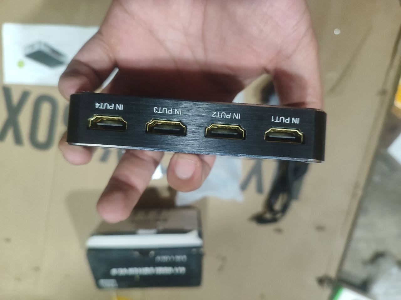 اربع مداخل. ومخرج واحد تكدر تربط عليه كاميرات ستلايت وغيرها ع شاشه وحدا يحتوي ع ريمون تحكم تقلب بينهم السعر 10 أول تم


**إذا كنت صاحب هذا الإعلان وتريد حذفه لأي سبب، رجاءا أرسل رسالة إلى الدعم الفني**