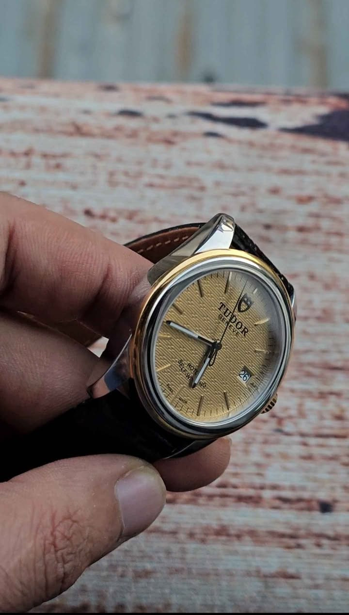 ساعة تيودور اصلي وكالة شرط الفحص  
قطر 36 مكينة اوتماتيك سويسري زجاج ياقوت  قطعة جدا نظيقة 
خالية من الخدش 
السعر 870$
المهتم يتواصل وياي خاص او واتساب *********** بغداد, العراق
