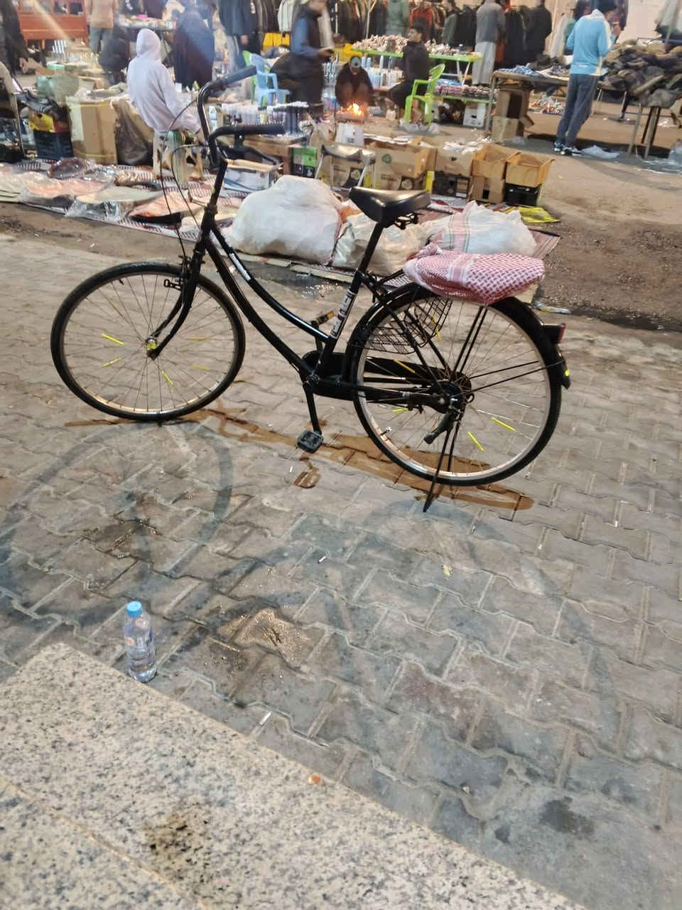 سلام عليكم بايسكل للبيع نضافه فول سعر 90مكان البصرة وتساب ***********
