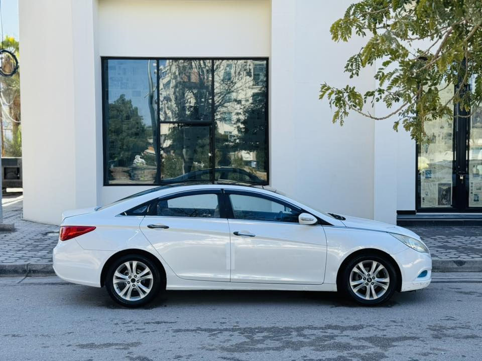 سوناته موديل 2011 وأرد خليجي سياره كفاله عامه من ضربه وصبق وتبديل سياره فول موصفات واحد على واحد سعره 119 وبيه مجال رقم هاتف ***********موصفات سياره شاشه كامره خلفيه مثبت سرعه تحكم استيرن شاير بل مري كشنات كهربائي حساسات خلفية ماميه بنيرامه محرك 2400 دوش مريات شفط مكان سياره كربلاء مكلف بل نشر
