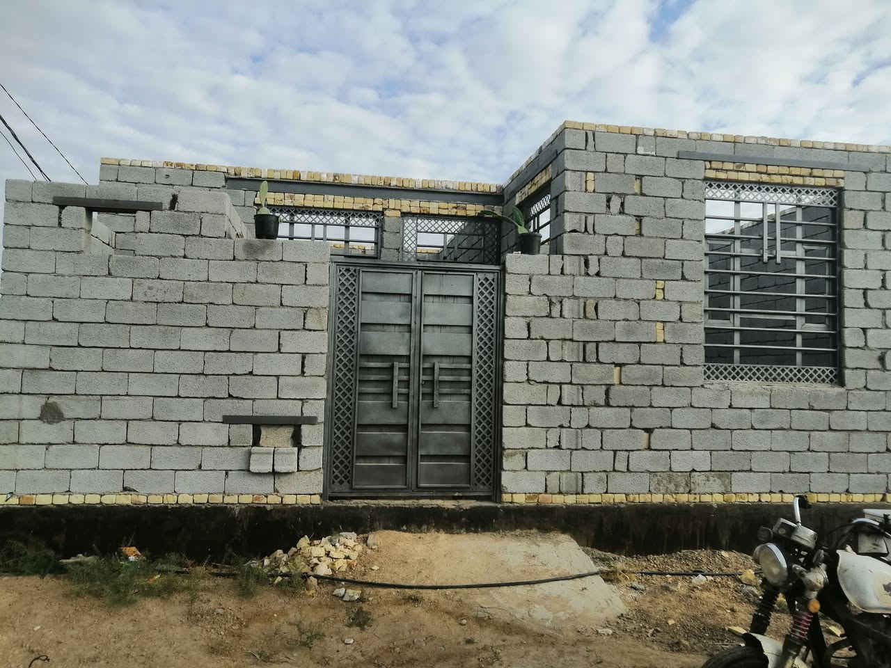 حي السبل الاوله لجوه قرب أسواق ابو حوراء

شيلمان جهاز عوزه فقط اعكاده السعر 18 وبيه مجال

وياه قطعه خلفيه مساحه 100

البيت مع القطعه السعر 22 وبيهن مجال استفسار اتصال عله الرقم ***********
