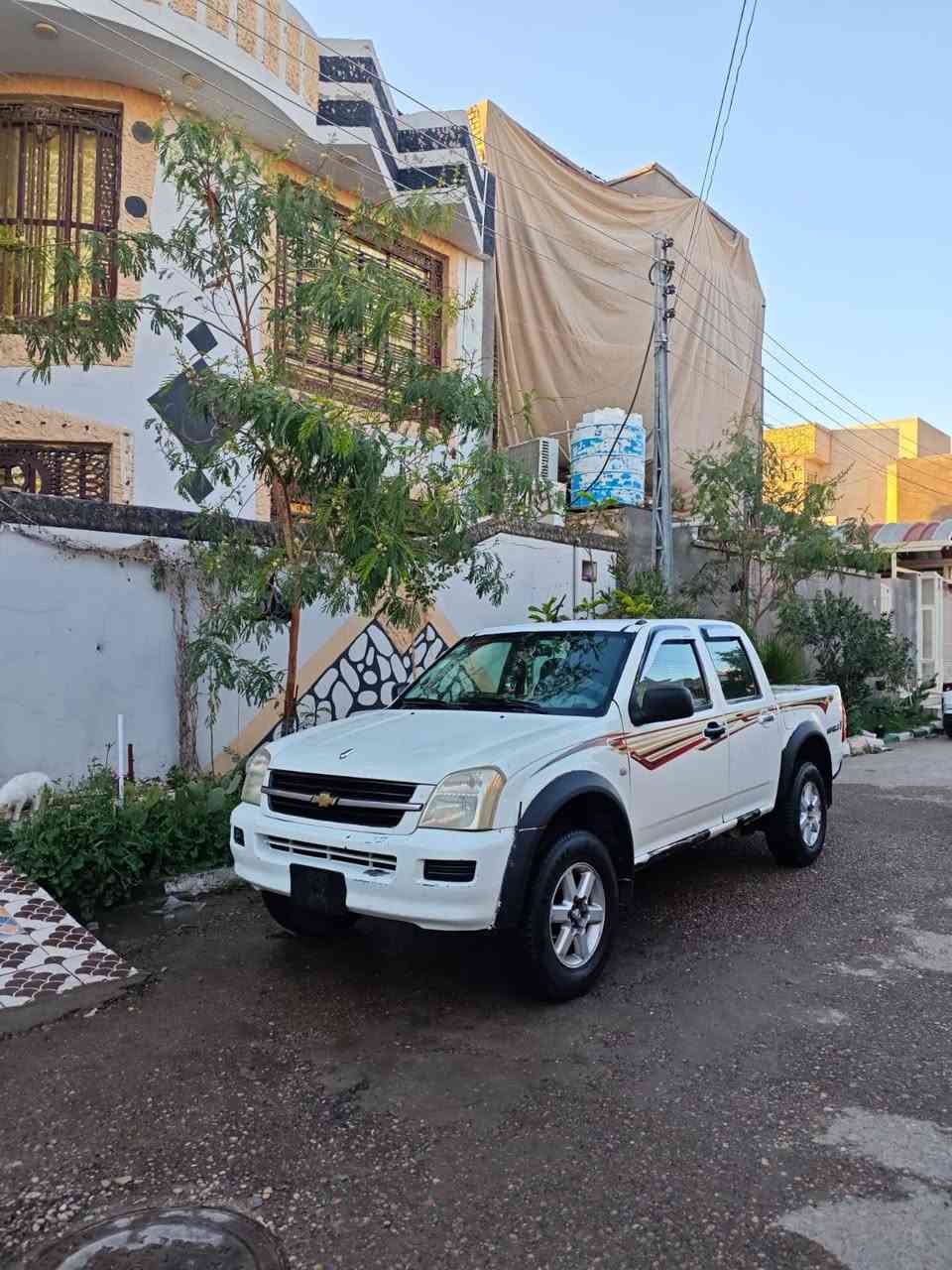 للبيع شوفر لوف موديل 2005 مزاد وزاره الداخليه محرك وكير بطه سياره جاهزه السعر 45ورقه وبيهه مجال المكان ميسان قضاء كميت الرقم ***********
