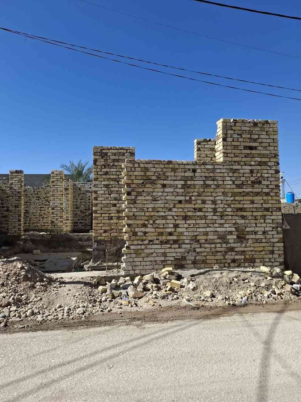 السلام عليكم من رخصة الادمن 
هيكل غير مسقف للبيع 
مساحة ١٥٠م طابوا زراعي سند ٢٥
العنوان مرانة قريب جدا من جسر بته 
للاستفسار الاتصال على الرقم 
***********  بي واتساب 
***********  اتصال
