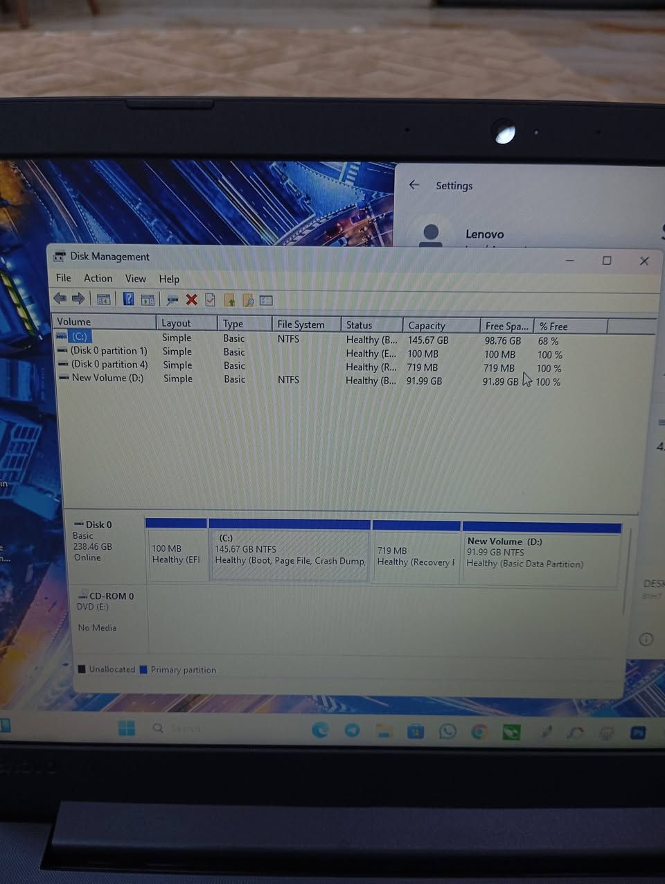 سلام عليكم لابتوب لينوفو
نضافه 100/100 
مكان بغداد الوزيريه سعره 175
متواجد ماسنجر واتساب رقم ***********
