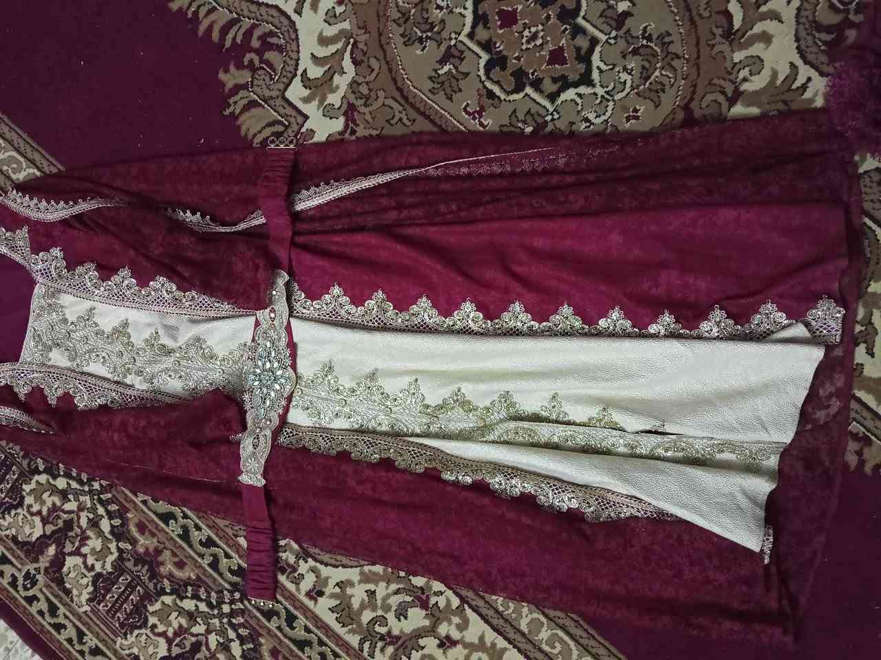 قفطان للبيع اخذتو من سوق النبي ب 100 اعرضو عليه سعر الي اوفق عليه ابيعه لبستو مرتين يلبس وزن 70 واقل وبي حزام طوله 165 تقريبا

السعر اريده ب 75


**إذا كنت صاحب هذا الإعلان وتريد حذفه لأي سبب، رجاءا أرسل رسالة إلى الدعم الفني**