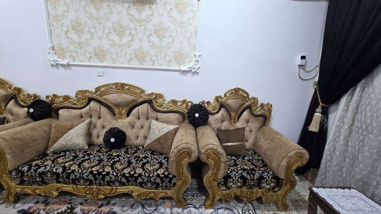 السلام عليكم ورحمة الله وبركاته تخم للبيع 12مقعد حطاطه بعده جديد ماصارلي 4 اشهر من  اشتريته السعر مليون و 300 وبيه مجال مكاني الخالدية الرقم  ***********
