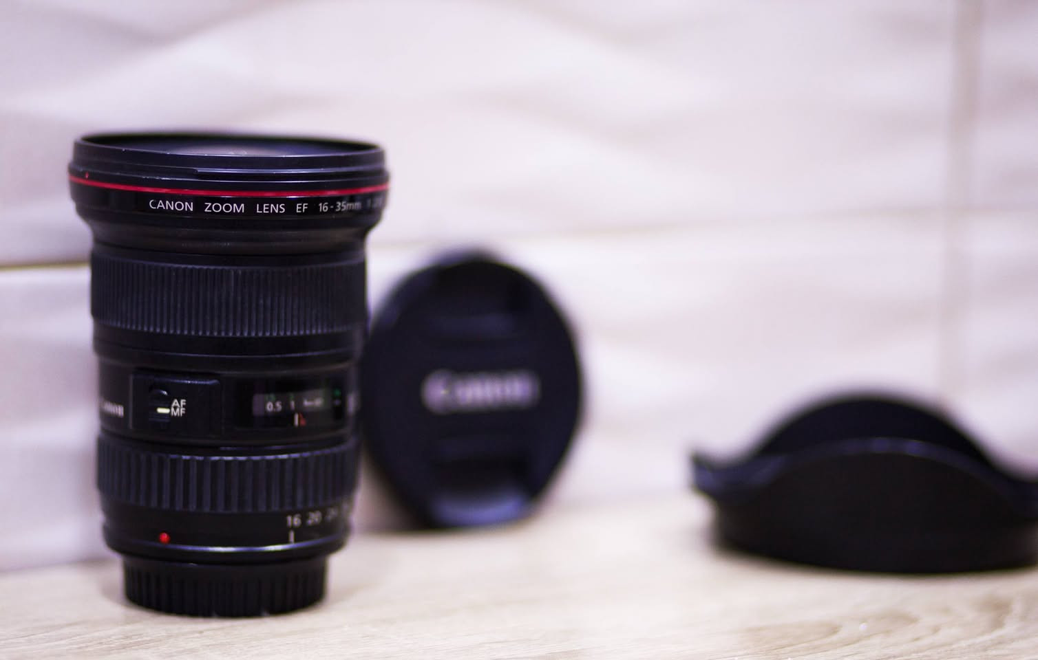 عدسة كانون 16-35 الإصدار الثاني
نظافة 100% مجرد خدوش خارجية
وياها القبق و الهود 
للبيع المستعجل ما نختلف عالسعر مكاني بغداد
*********** تواصل واتساب
