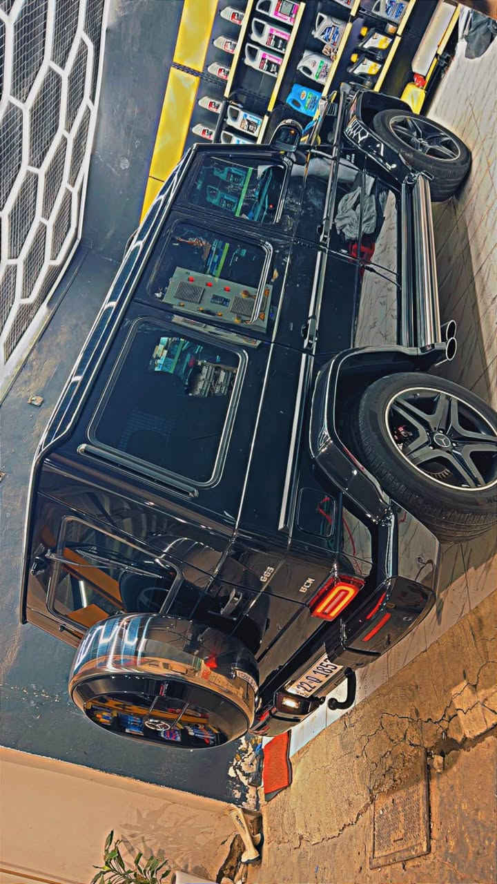 سلام عليكم 
للبيع او مراوس جي كلاس 63 AMG اصل 2015 وكالة BCM خليجية السياره مال وكالة اربيل كفاله عامه ماشيه 140 كيلو محدثه شكل جديد جاملغات ولنيد ودعاميات وغراضها البلاديه موجودات بدون صبغ ولا بارد يعني ابيع كفاله داخل احمر بلادي مكينه وكير شرط فول مواصفات رقم اربيل تحويل ثاني يوم وعليها باج تضليل سنوي من اربيل 80‎%‎ السعر 540 مكان السياره زيونة 
*********** بغداد, العراق
