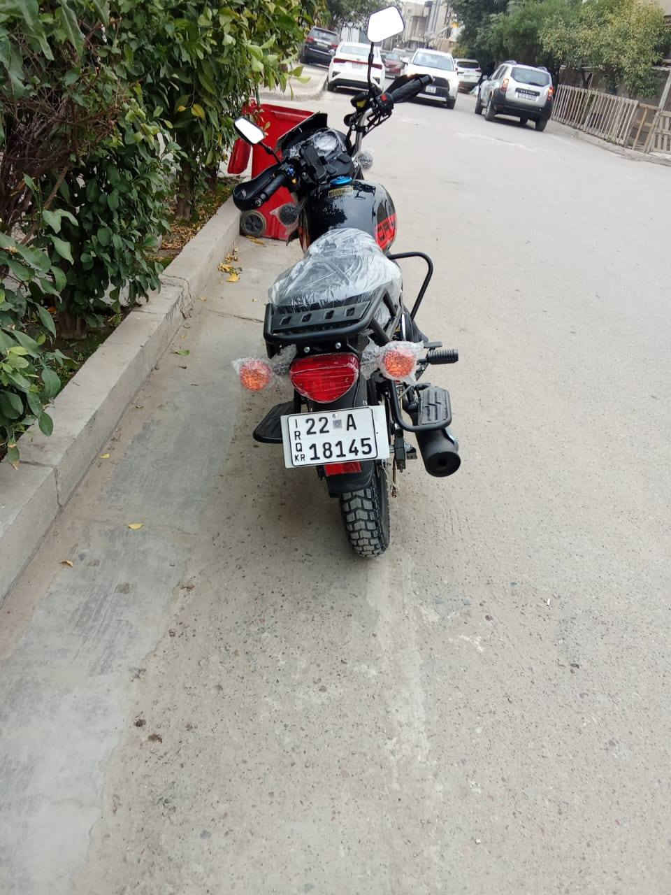 السلام عليكم دراجة دايون اخذتها قبل 12 يوم فقط   بعدها بجيس 2025جبلي محرك 200 مرقم   جديدة بلباكيت صار 12يوم فقط من اخذتها ***********
