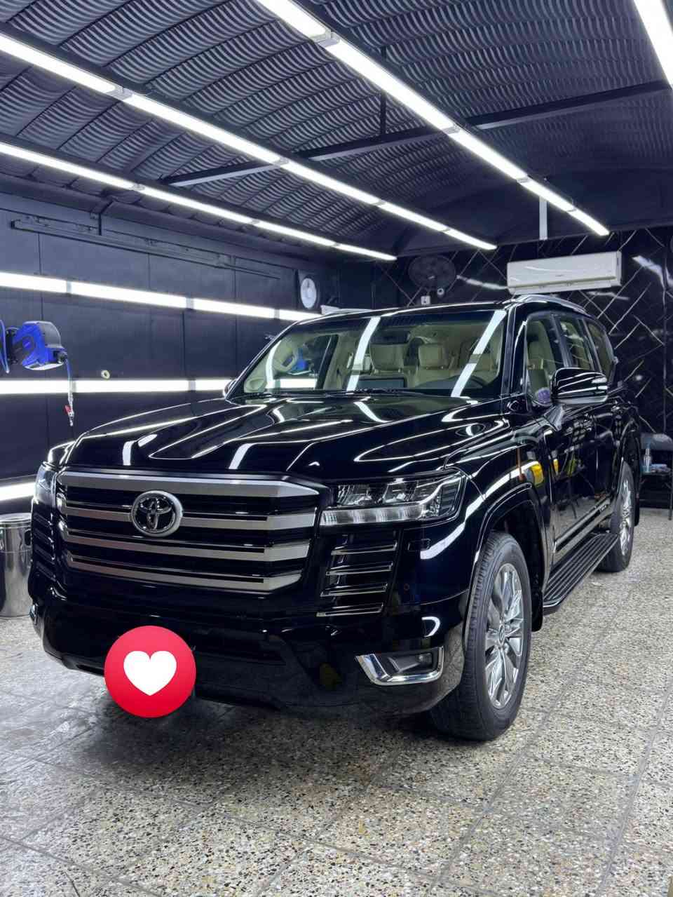 السلام عليكم
للبيع تويوتا لاندكروز
موديل 2022 
                                                                          GxR   
محرك 3500cc. تون تيربو
سياره ساز SAS
رقم بغداد ب اسمي 
ماشيه 40 الف حقيقي 
مواصفات 
شاشة ودشبول  مال VX
بصمة 
فتحة سقف 
شاشات 3 وتطبيق 
مقاعد كهرباء
مقاعد الامامية  تبريد 
شاحن لاسلكي 
مودات قيادة 
وباقي المواصفات معروفة 
السياره مكفولة وسونار جديد مرفق 
العنوان بغداد 
السعر 635  ورقة وبيهة مجال 
للاستفسار ***********
