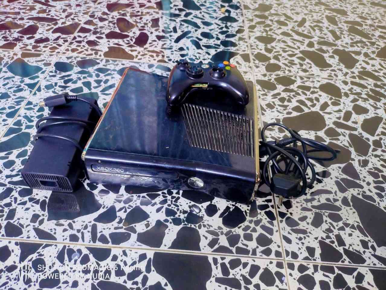 السلام عليكم ورحمه الله 
بيع بلي XBOX 360مع فقط يدة واحدة السعر 250 الف بي مجال 
رقم الهاتف/***********

