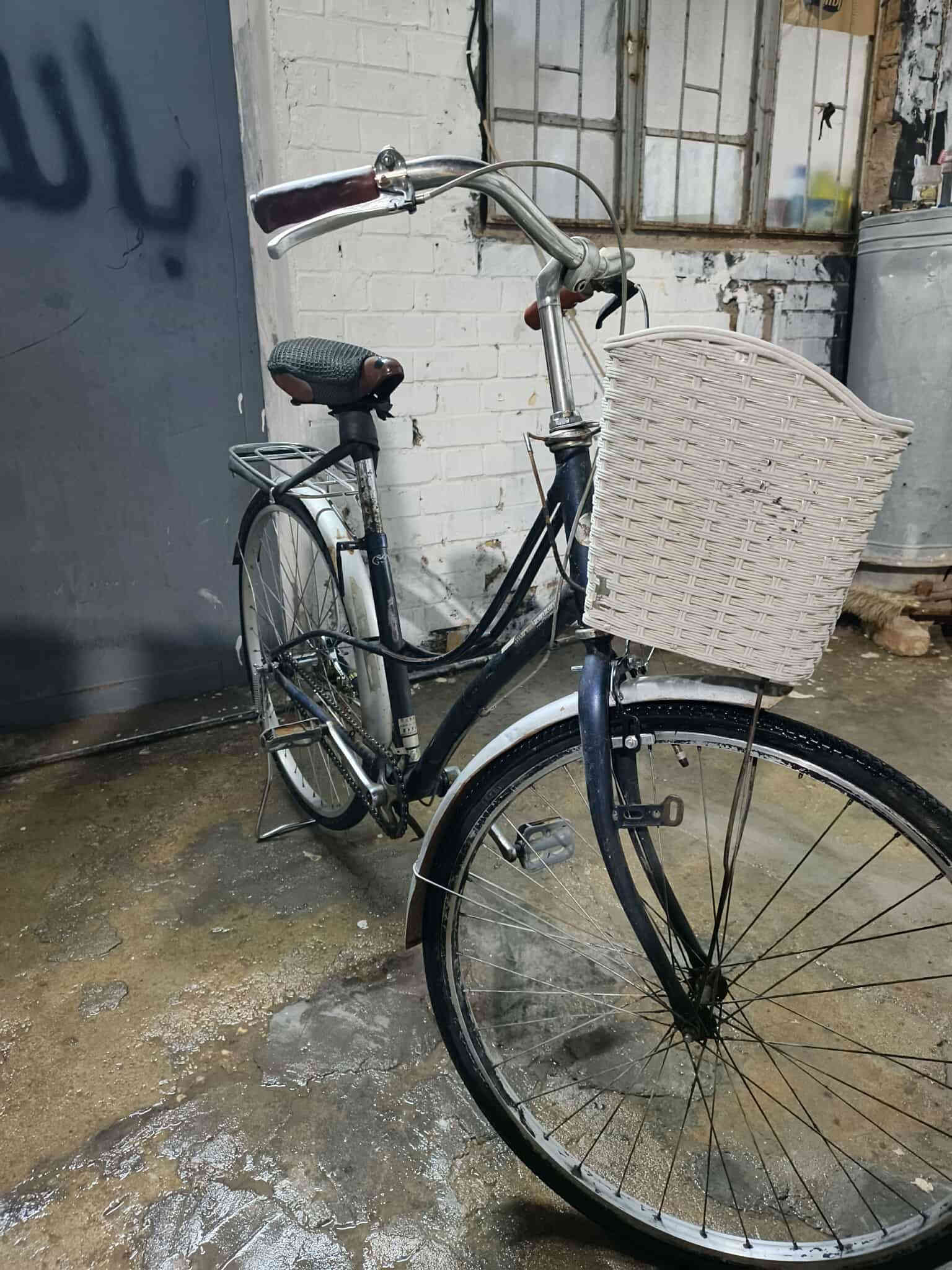 السلام عليكم
باسكل ياباني
 حجم 26 
نظيف ومابي نقص 
السعر: 50الف
العنوان الرمادي حي البكر قرب النادي الملكي 
للاستفسار الاتصال ***********
