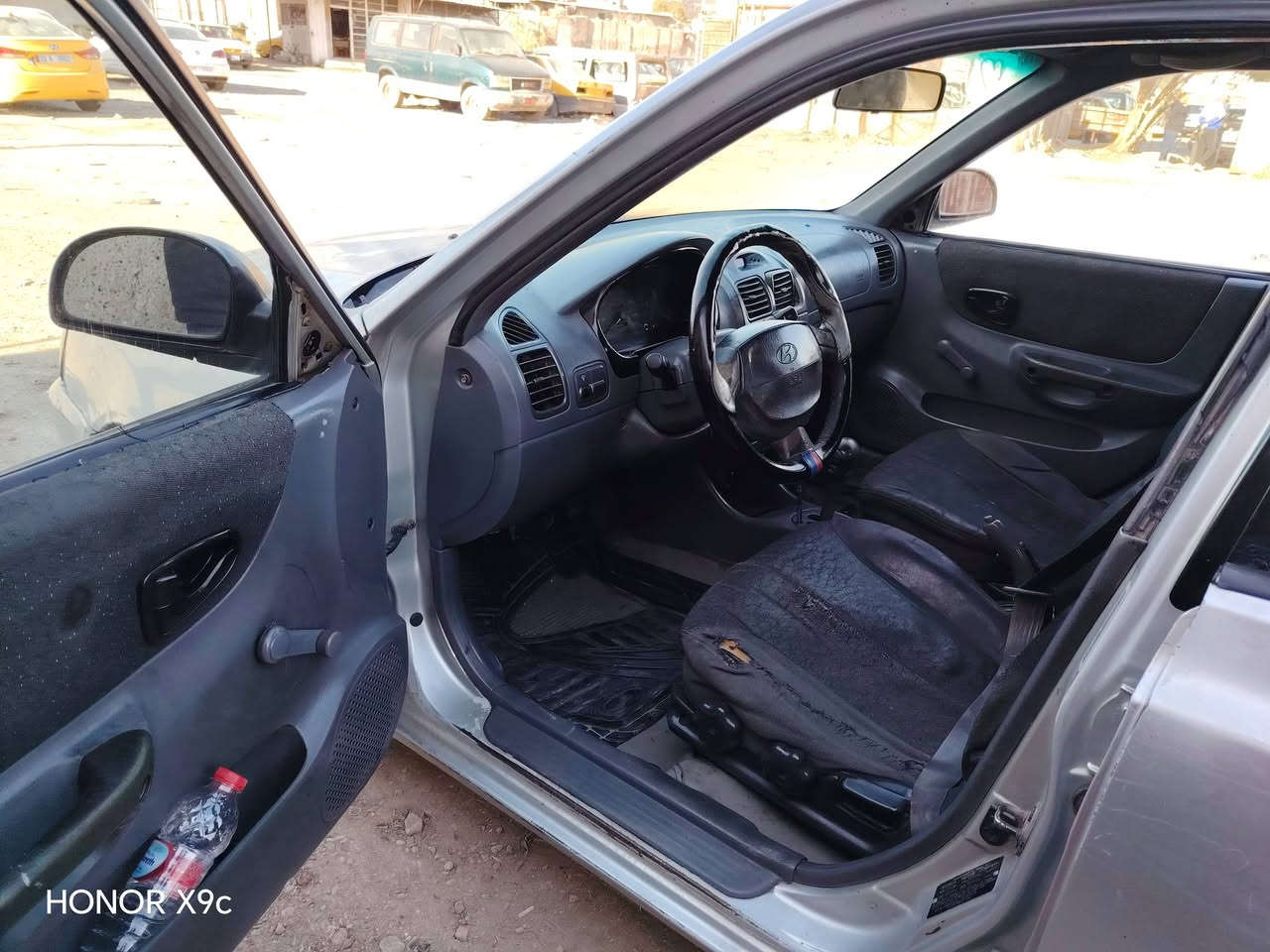 السلام عليكم هونداي اكسنت ٢٠٠١ مكينه وكير اوتماتيك جدد صدر جديد غرفته جديده تخم تاير  كهربائيات كله تحويل مباشر ٤٥ ورقه وبيه مجال بسيط *********** بغداد مدينه الصدر
