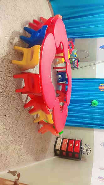 📢 إعــــلان هام لأولياء الأمور
🎓 روضــــة أجيــــال الســــلام الأهليـــة 🎓
تعلن عن فتح باب التسجيل للعام الدراسي الجديد وتوفر بيئة تعليمية متكاملة، مريحة وآمنة لأطفالكم 💛

---

🌟 الأقســام المتوفــرة:
الحضانة من عمر (شهر -3سنوات)بسعر 80
👶 KG1 – بسعر 80 ألف دينار فقط
🧒 KG2 – بسعر 85 ألف دينار فقط

---

🌈 ماذا نقدّم لطفلكم؟

✔️ مناهج حديثة معتمدة تناسب عمر الطفل
✔️ تعليم الحروف والأرقام (عربي – إنكليزي) بأسلوب مبسط وممتع
✔️ حصص نشاط وحركة لتنمية المهارات الحركية
✔️ نشاطات إبداعية (رسم – تلوين – أعمال يدوية)
✔️ حصص ذكاء وتنمية قدرات
✔️ متابعة يومية لسلوك وتطور الطفل
✔️ كادر تربوي مؤهل وصبور يتعامل بمحبة واحترام
✔️ قاعات مكيّفة ومجهزة بالكامل🚌 خدمة النقل متوفرة

بخطوط منظمة، مع متابعة يومية من الإدارة لضمان وصول الأطفال بأمان وراحة.
🕘 أوقات الدوام:

من الساعة 8:00 صباحا ولغاية 2:00ظهرًا
مع توفر دوام مسائي من 12:00ولغاية 4:00عصرا 
📍 موقعنا:

[الفلوجة شارع الثرثارالحولي مقابل جواهر مول ]

☎️ للاستفسار والتسجيل(***********)
(***********)
