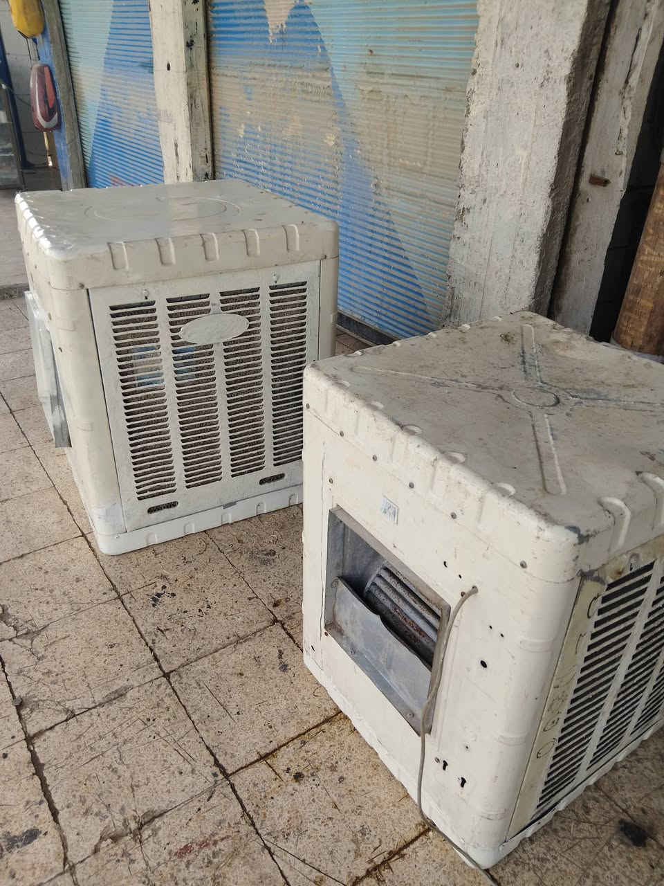 السلام عليكم مبردات مستعمل حجم 2500. والثانياحجم1500شرط شغالات بدون خيسان ماطورات اصليات بدون واتر بم ,,(((((سعر الكبير 70الف و الصغيره 60الف الموقع حي القاهرة هاتف *********** كورك***********
