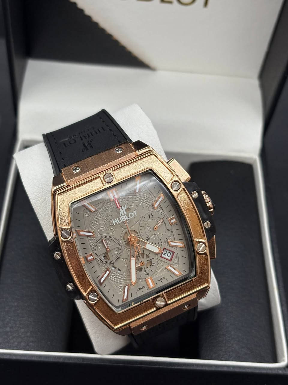 اختار ساعتك… وخلي حضورك يسبق كلامك 🔥
لأن التفاصيل الصغيرة تصنع الفرق الكبير.
اطلبها هسه شمنتضر ؟ 
ماركة HUBLOT الاصلي فقط 
وزن الساعة 144  
قفل فراشة + سير حلقات تصغير وتكبير 
ختم حراري على طول الساعة 
سناتل ثواني وساعات نظام 24h 
ومنفذ شهري


**إذا كنت صاحب هذا الإعلان وتريد حذفه لأي سبب، رجاءا أرسل رسالة إلى الدعم الفني**