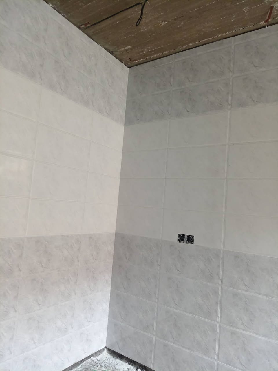 موجود اتنين خلفه سرميك ومرمر وكاشي ودرج موجودين بل الاعظميه انشاء الله ***********
