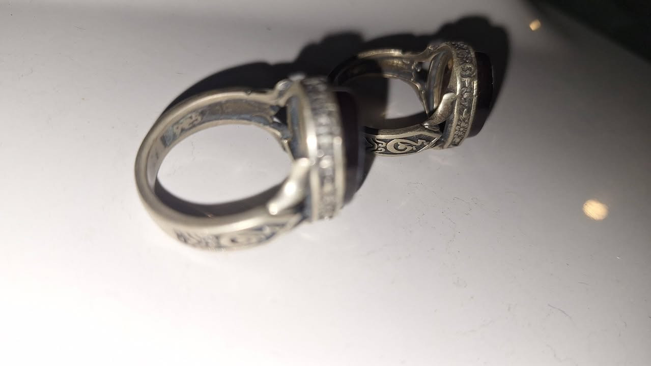 خواتم، مختومات عيار 925 (يحتاج تلميع)، عقيق يماني مخطوط، يا حسين، يا رزاق، سولف سعرك، موقع بصرة، لا يوجد توصيل.


**إذا كنت صاحب هذا الإعلان وتريد حذفه لأي سبب، رجاءا أرسل رسالة إلى الدعم الفني**