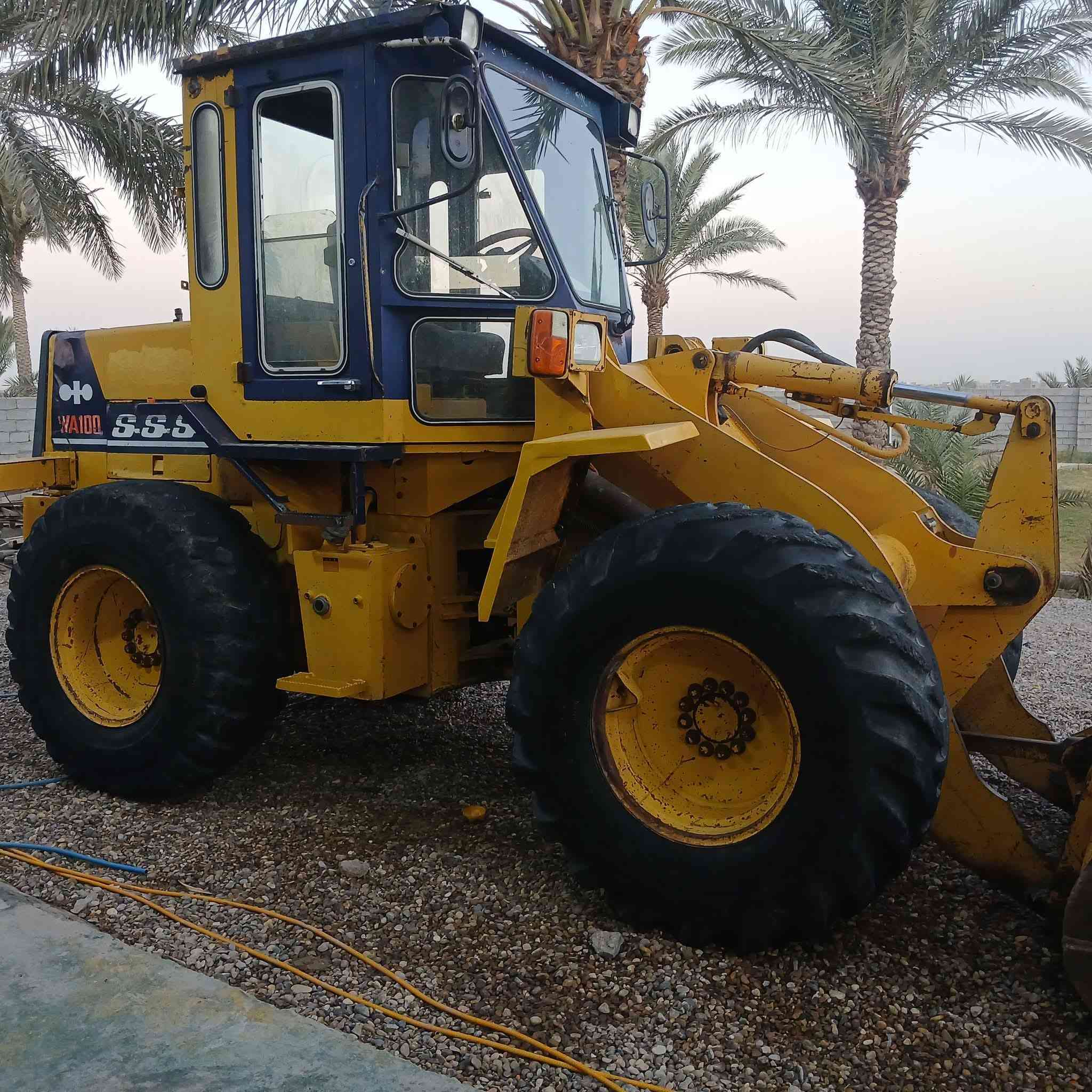 كوماتسو ١٠٠ لبيع ارقام انكليزي بيها بخار بدون تنقيص مكان بغداد *********** سعر قفل ٢٥٠
