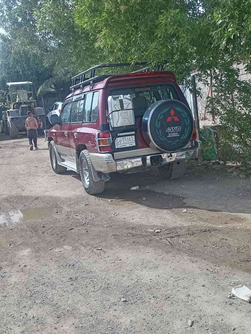 السلام عليكم من رخصة الادمن باجيرو موديل الفين ٢٠٠٠ مكينة وكير اتوماتيك عالشرط بلادي ٣٠٠٠ 6 سلندر بانزين كهربائيات شغالة  جام كهربائي شغال تخم تاير باتري جديد رقم بغداد الماني تحويل ثاني يوم المكان بغداد البياع السعر الاستفسار الاتصال على الرقم ***********
