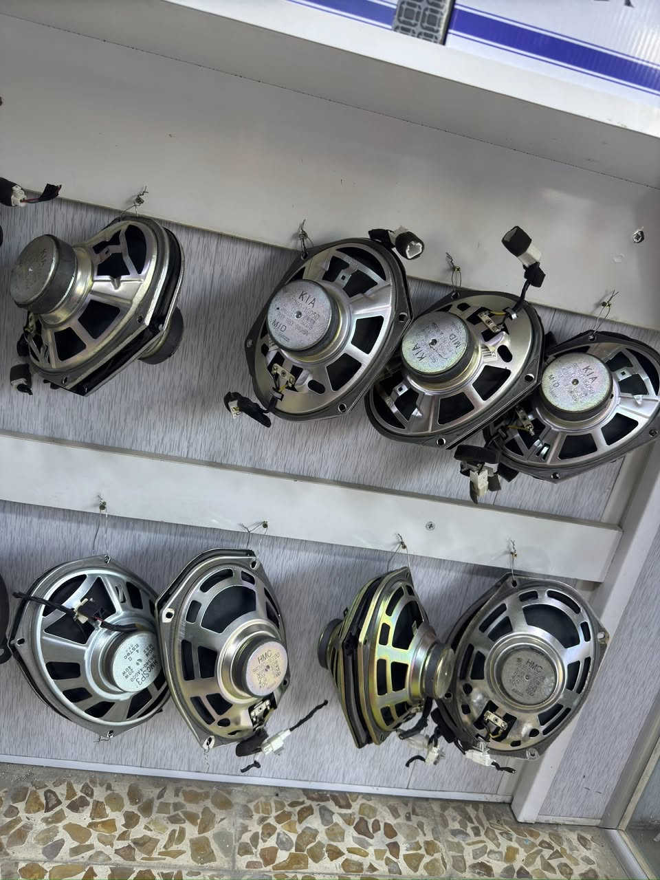 سلام عليكم متوفر جميع انواع السماعات مال كصه اصلي كيا ريو و اكسن والانتره شارع المركز معرض ابو عراق
***********
